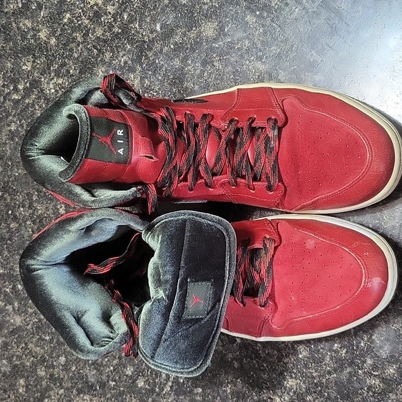 Air Jordan 1s - Picture 5 of 6